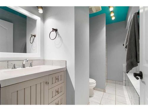 125 Chappel Drive, Red Deer, AB - Indoor Photo Showing Bathroom