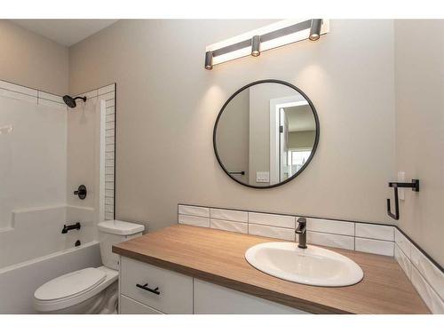 2 Cascade Street, Blackfalds, AB - Indoor Photo Showing Bathroom