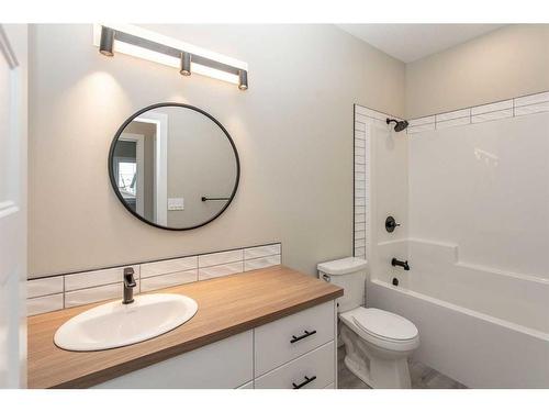 2 Cascade Street, Blackfalds, AB - Indoor Photo Showing Bathroom