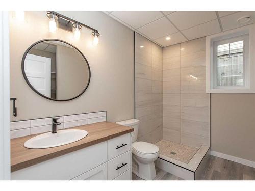 2 Cascade Street, Blackfalds, AB - Indoor Photo Showing Bathroom