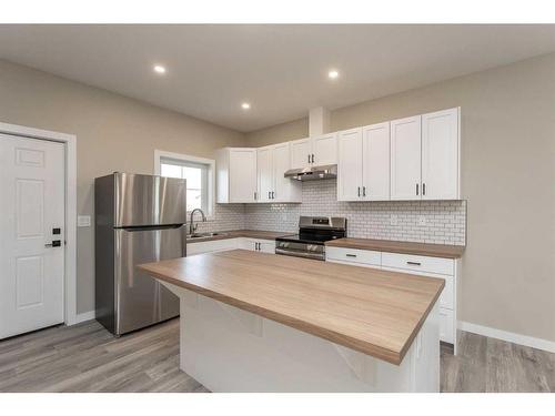 2 Cascade Street, Blackfalds, AB - Indoor Photo Showing Kitchen With Stainless Steel Kitchen With Double Sink