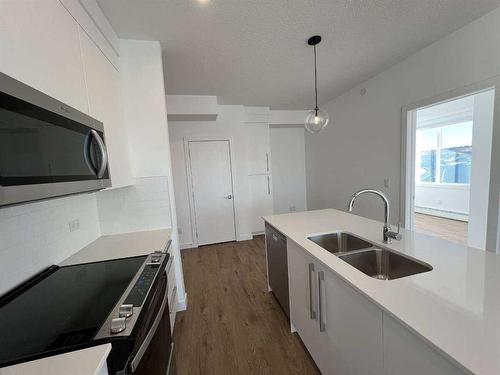 4408-111 Wolf Creek Drive, Calgary, AB - Indoor Photo Showing Kitchen With Double Sink