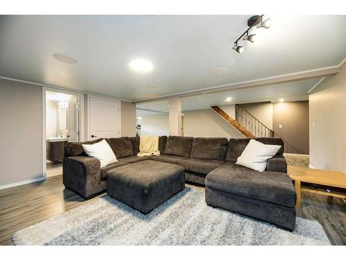 5321 46 Avenue, Rimbey, AB - Indoor Photo Showing Living Room