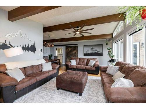 5321 46 Avenue, Rimbey, AB - Indoor Photo Showing Living Room