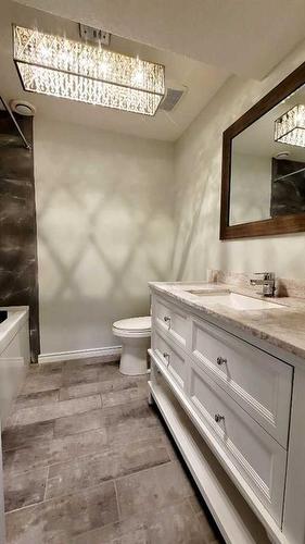 82 Westview Drive, Sylvan Lake, AB - Indoor Photo Showing Bathroom