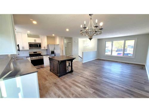 82 Westview Drive, Sylvan Lake, AB - Indoor Photo Showing Kitchen