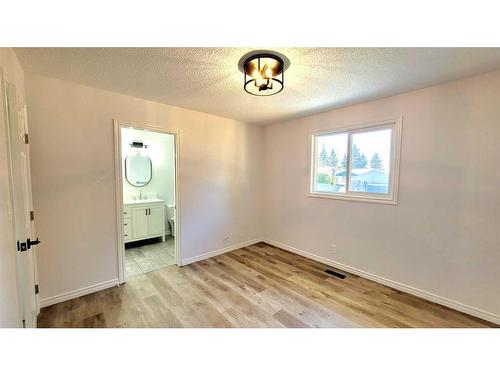 82 Westview Drive, Sylvan Lake, AB - Indoor Photo Showing Other Room