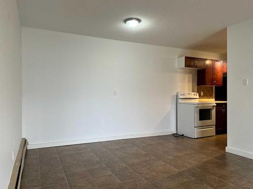 102-7164 Parke Avenue, Red Deer, AB - Indoor Photo Showing Kitchen