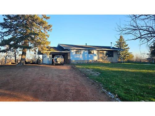 5413 51 Street, Castor, AB - Outdoor