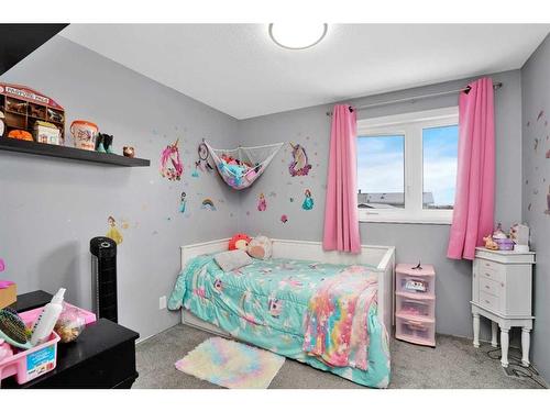 92 Perry Drive, Sylvan Lake, AB - Indoor Photo Showing Bedroom