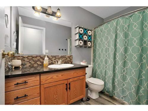 92 Perry Drive, Sylvan Lake, AB - Indoor Photo Showing Bathroom