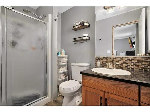 92 Perry Drive, Sylvan Lake, AB - Indoor Photo Showing Bathroom