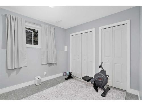 92 Perry Drive, Sylvan Lake, AB - Indoor Photo Showing Bedroom