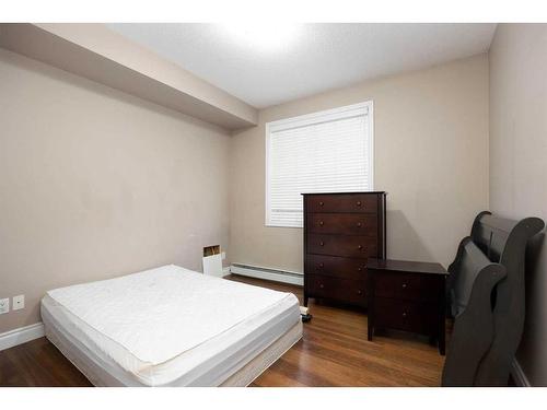 101-9919 Gordon Avenue, Fort Mcmurray, AB - Indoor Photo Showing Bedroom