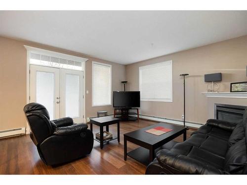 101-9919 Gordon Avenue, Fort Mcmurray, AB - Indoor Photo Showing Living Room