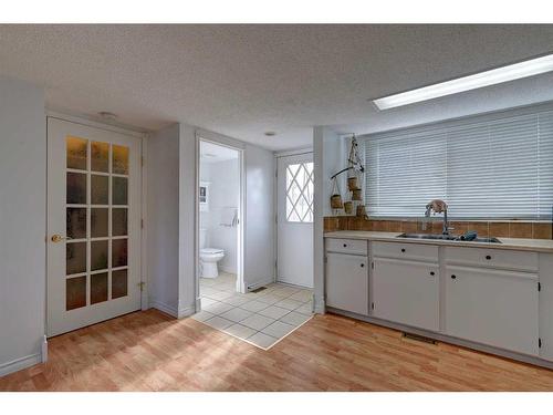 77 Baile Close North, Red Deer, AB - Indoor Photo Showing Kitchen