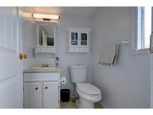 77 Baile Close North, Red Deer, AB - Indoor Photo Showing Bathroom