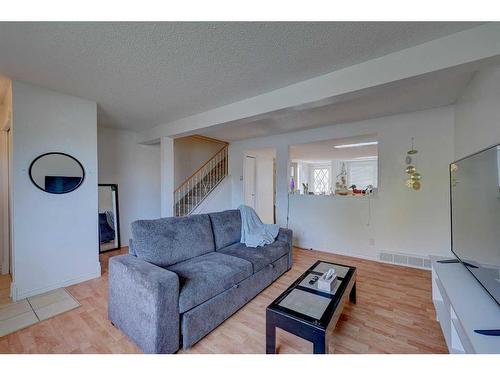 77 Baile Close North, Red Deer, AB - Indoor Photo Showing Living Room