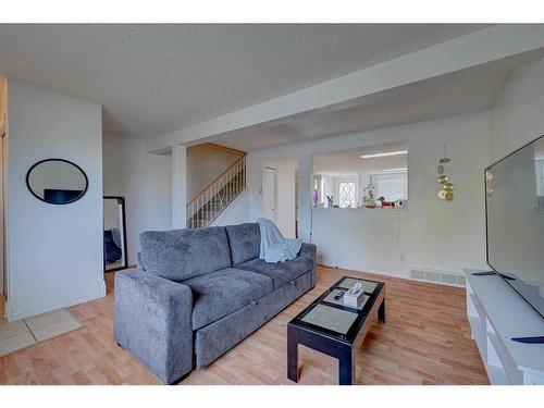 77 Baile Close North, Red Deer, AB - Indoor Photo Showing Living Room