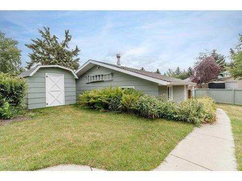 17 Ward Crescent, Red Deer, AB - Outdoor