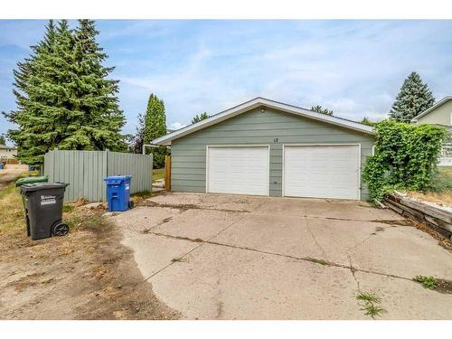 17 Ward Crescent, Red Deer, AB - Outdoor With Exterior