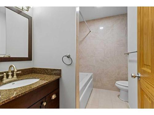 17 Ward Crescent, Red Deer, AB - Indoor Photo Showing Bathroom