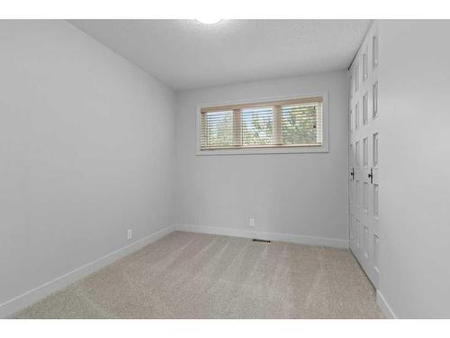 17 Ward Crescent, Red Deer, AB - Indoor Photo Showing Other Room