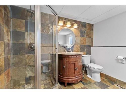 17 Ward Crescent, Red Deer, AB - Indoor Photo Showing Bathroom