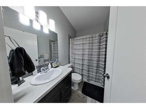 1 Murphy Close, Blackfalds, AB - Indoor Photo Showing Bathroom