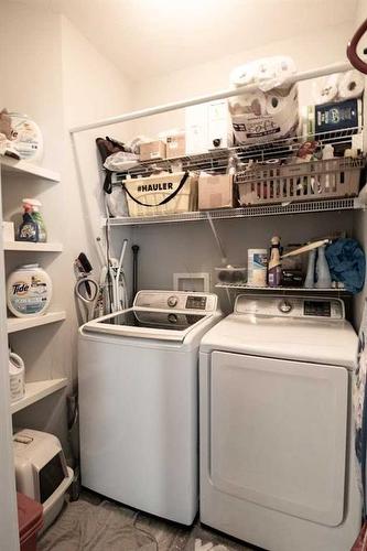 1 Murphy Close, Blackfalds, AB - Indoor Photo Showing Laundry Room