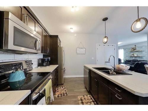 1 Murphy Close, Blackfalds, AB - Indoor Photo Showing Kitchen With Double Sink With Upgraded Kitchen