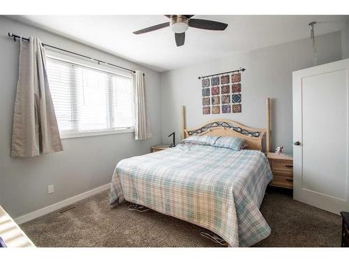 1 Murphy Close, Blackfalds, AB - Indoor Photo Showing Bedroom