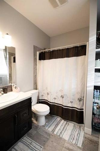 1 Murphy Close, Blackfalds, AB - Indoor Photo Showing Bathroom