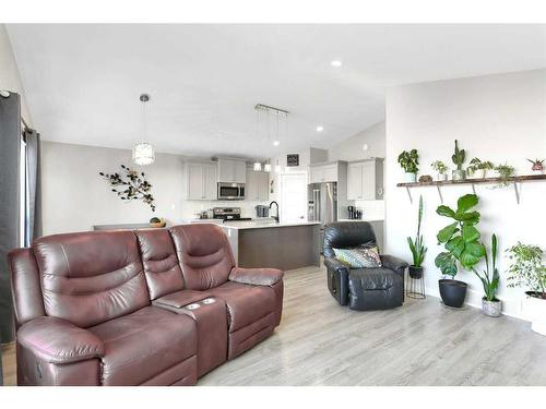 38 Valmont Street, Blackfalds, AB - Indoor Photo Showing Living Room