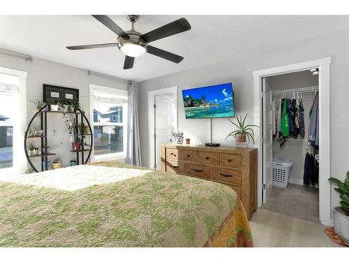 38 Valmont Street, Blackfalds, AB - Indoor Photo Showing Bedroom