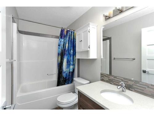 38 Valmont Street, Blackfalds, AB - Indoor Photo Showing Bathroom