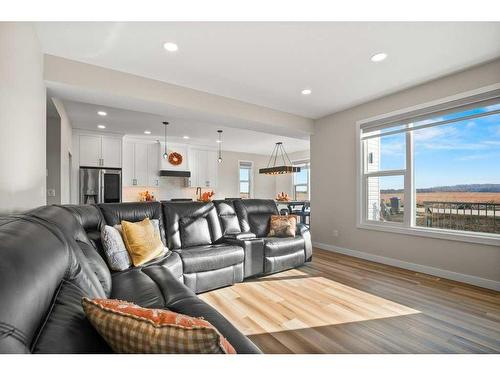 16 Ian Way, Sylvan Lake, AB - Indoor Photo Showing Living Room