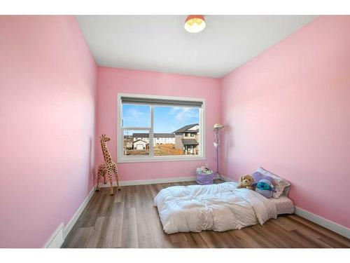 16 Ian Way, Sylvan Lake, AB - Indoor Photo Showing Bedroom