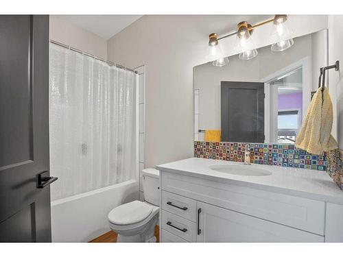 16 Ian Way, Sylvan Lake, AB - Indoor Photo Showing Bathroom