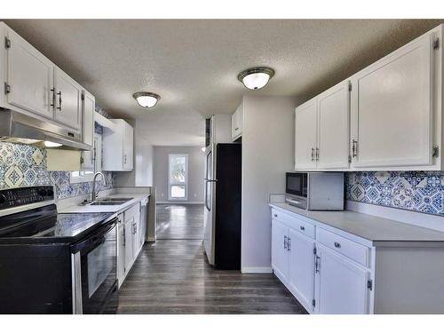 4820 55 Avenue, Camrose, AB - Indoor Photo Showing Kitchen With Double Sink