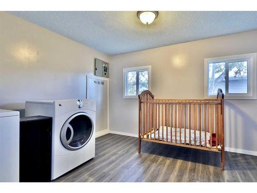 4820 55 Avenue, Camrose, AB - Indoor Photo Showing Laundry Room