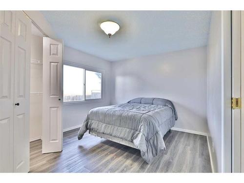 4820 55 Avenue, Camrose, AB - Indoor Photo Showing Bedroom