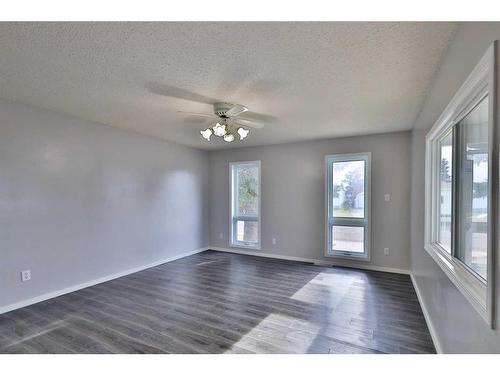 4820 55 Avenue, Camrose, AB - Indoor Photo Showing Other Room