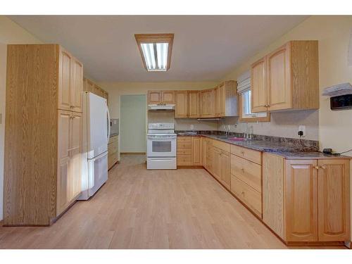 1809 26 Avenue, Delburne, AB - Indoor Photo Showing Kitchen