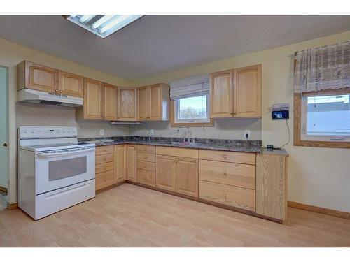 1809 26 Avenue, Delburne, AB - Indoor Photo Showing Kitchen