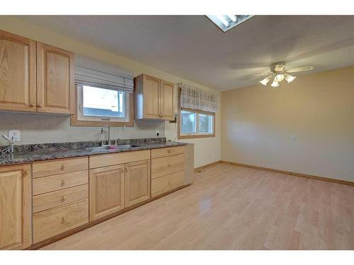 1809 26 Avenue, Delburne, AB - Indoor Photo Showing Kitchen With Double Sink