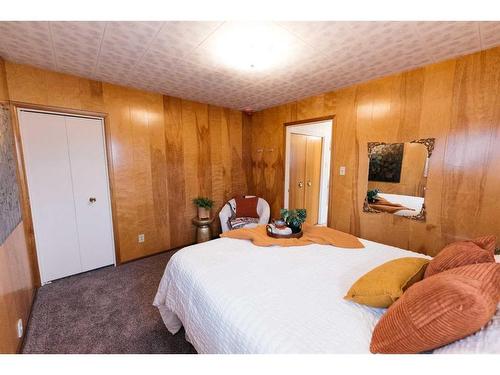 4401 40A Avenue, Red Deer, AB - Indoor Photo Showing Bedroom