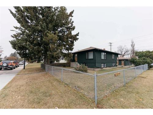 4401 40A Avenue, Red Deer, AB - Outdoor