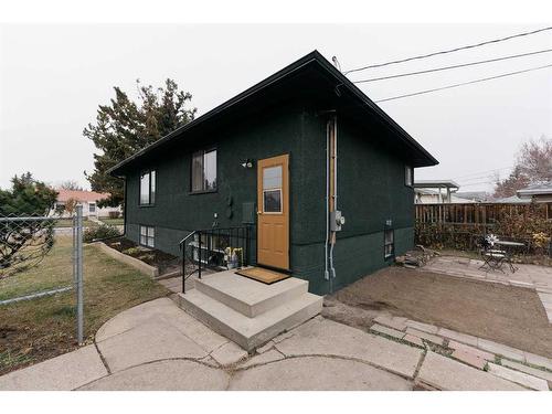 4401 40A Avenue, Red Deer, AB - Outdoor With Exterior