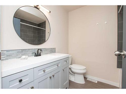 5007 58 Street, Lacombe, AB - Indoor Photo Showing Bathroom